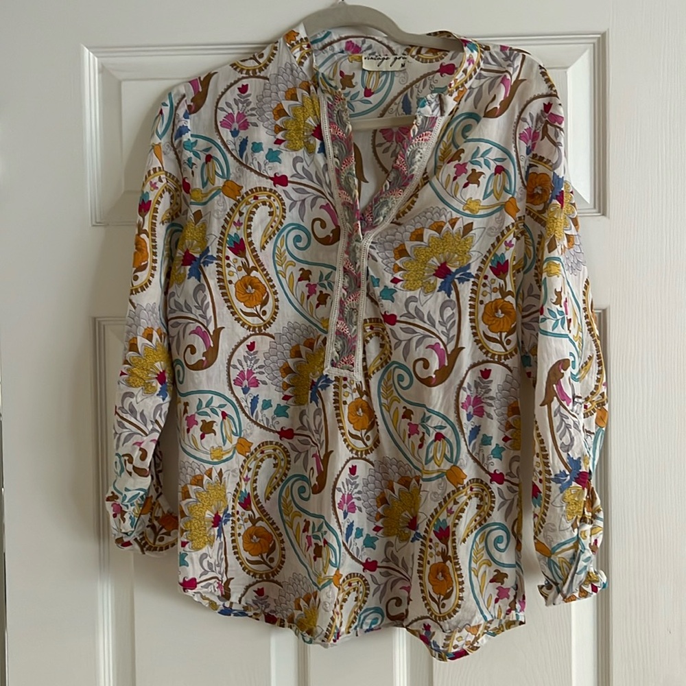Printed top with option to roll sleeves